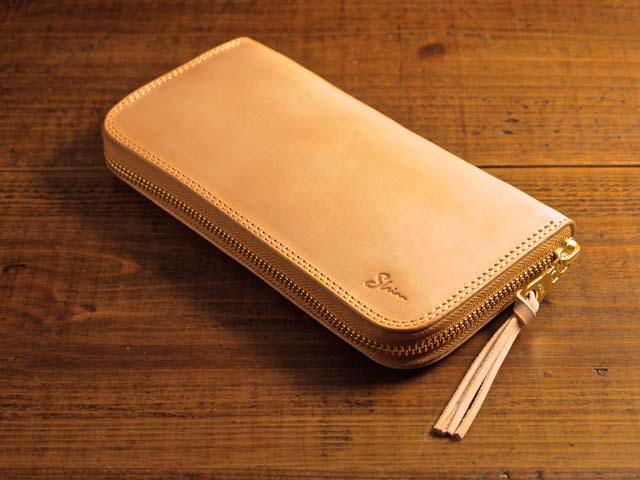 サドルレザー（ヌメ革）製ラウンドファスナー式長財布