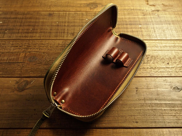 TALON（タロン）ファスナー装備の革製ペンケース