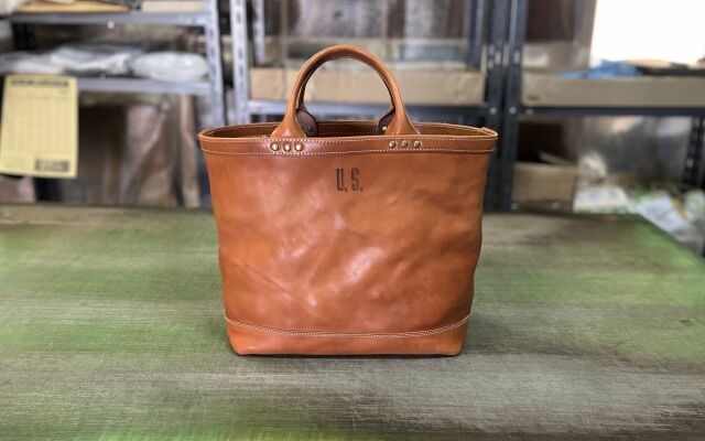 ヌメ革のミリタリートート
